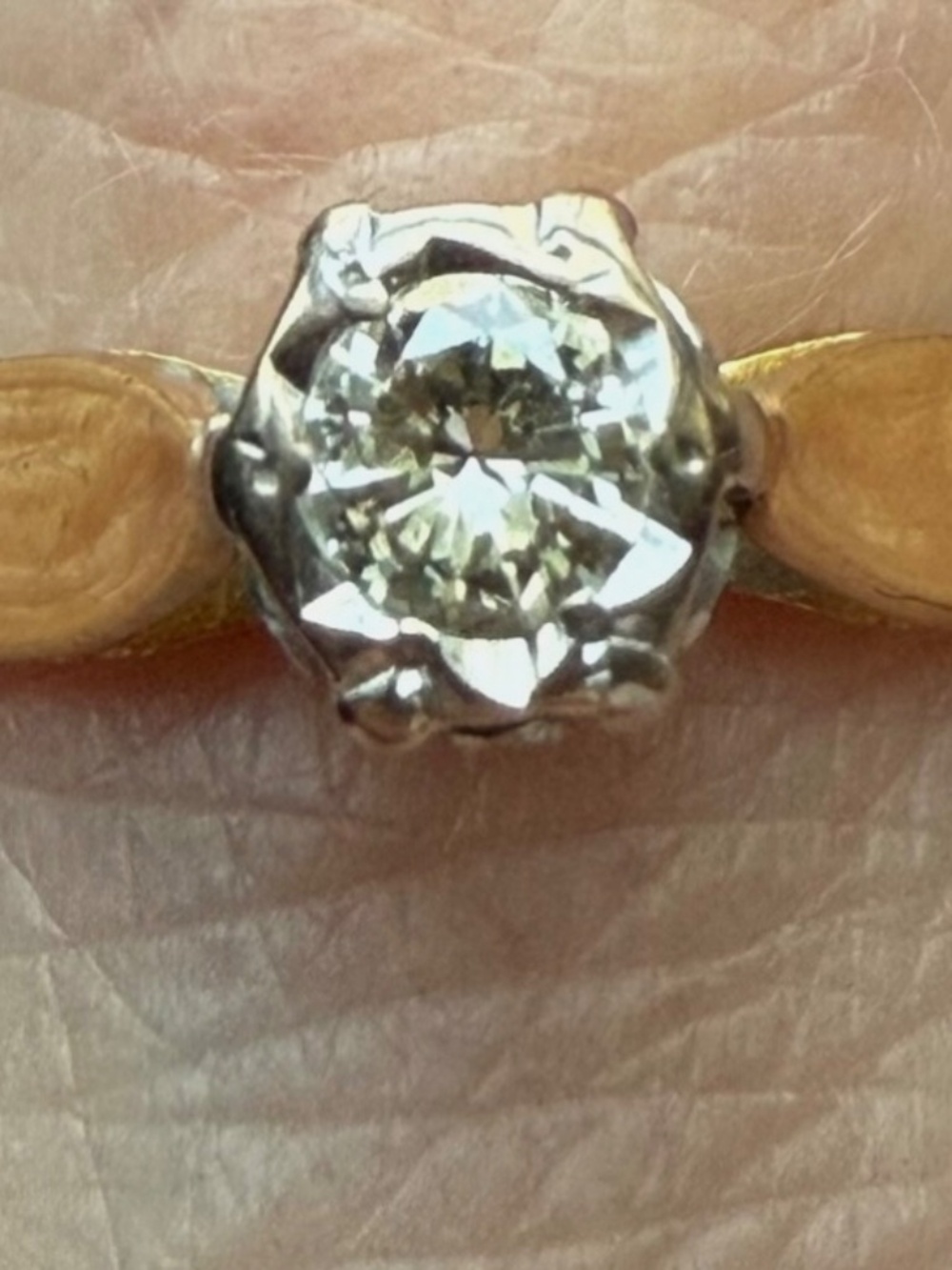 750/18K Yellow Gold Diamond Ring Solitaire Diamond Round Cut 0.15 ct Size 5.5 - Picture 6 of 12